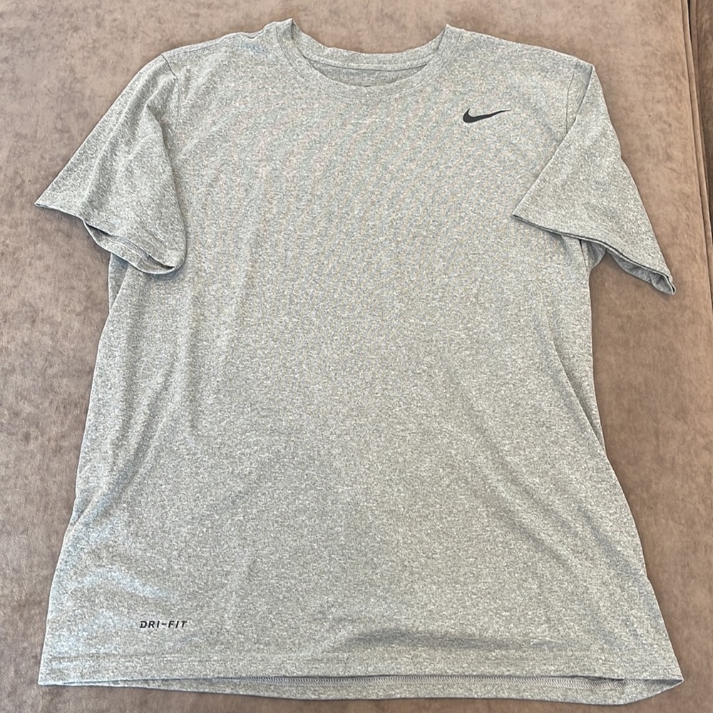 The Nike Tee Dri-Fit short sleeve crewneck t-shirt. Color- gray size L